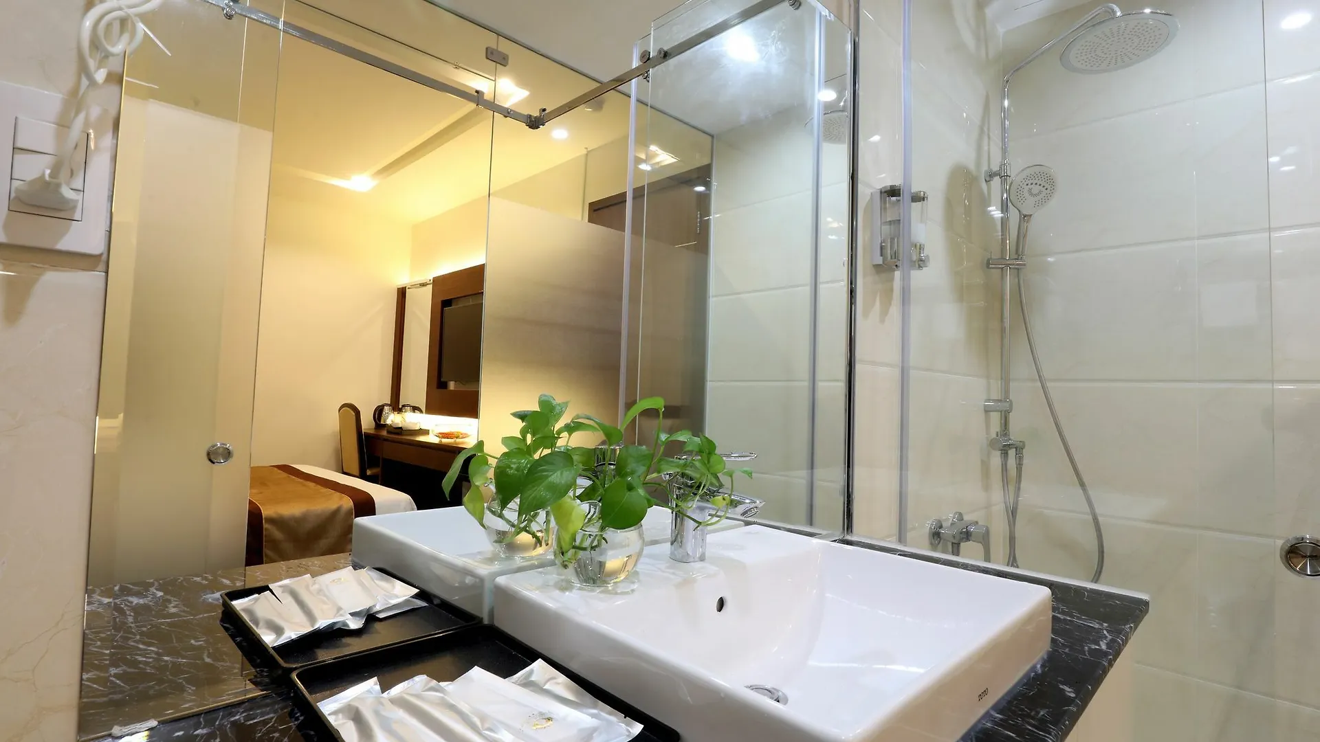 Prague Hotel Ho Şi Min